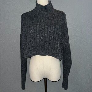 ALO YOGA CROPPED SWEATER IN CHARCOAL CABLE KNIT LONG SLEEVE MOCK TURTLENECK - XS